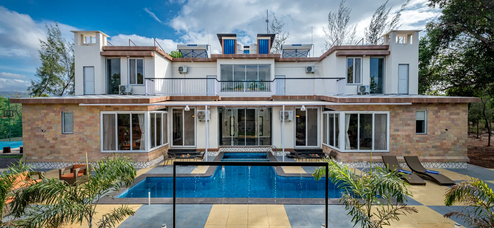 Read more about the article Casa De Familia