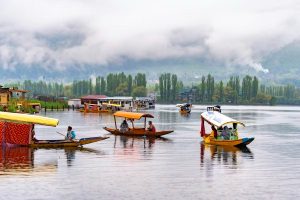 Read more about the article Kashmir: The Heaven on Earth Travel Guide for Discerning Travellers